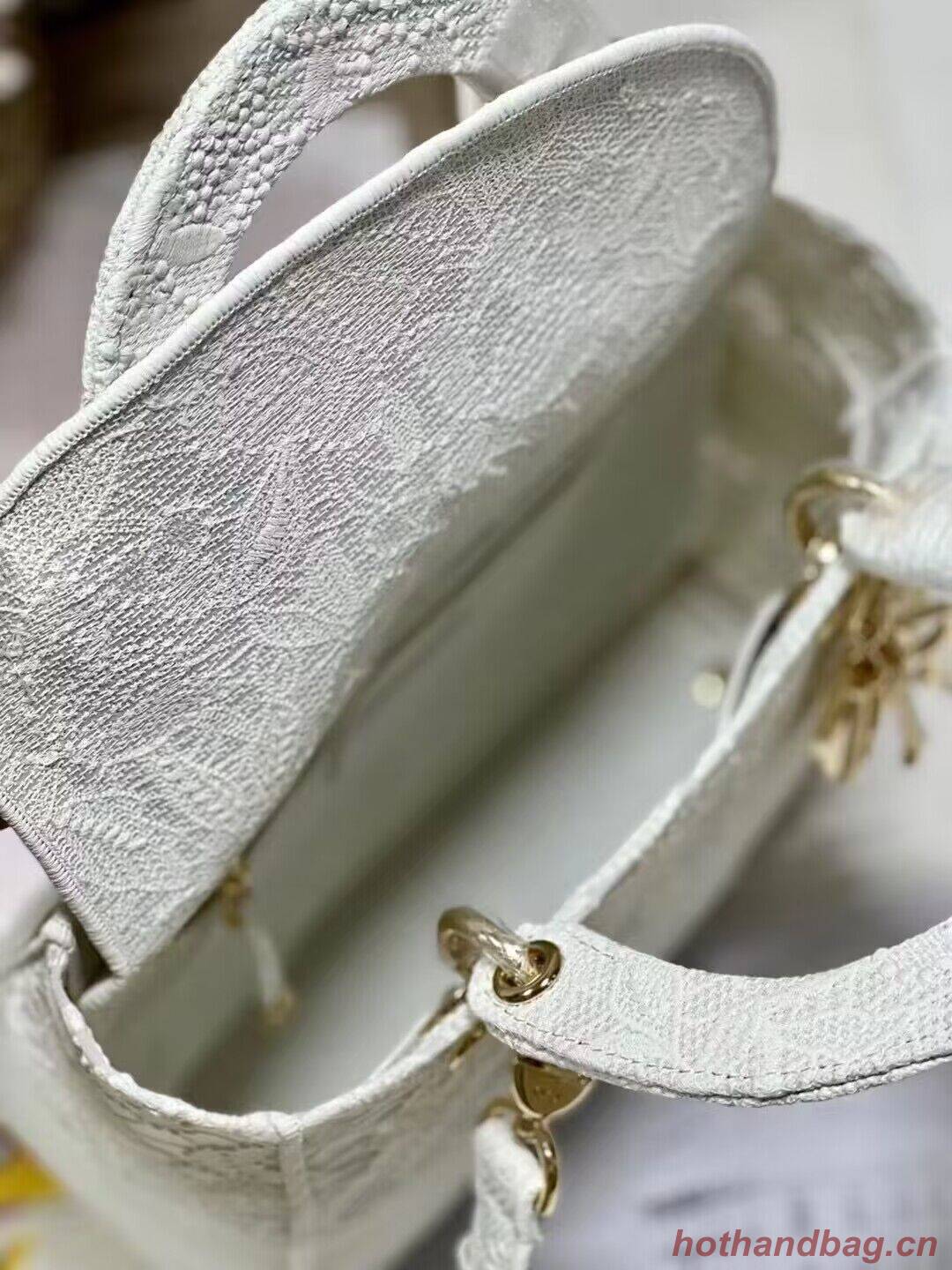 Dior Medium Lady D-Lite Bag White D-Lace Embroidery With 3D Macrame Effect M0565OEAX Dior Medium Lady D-Lite Bag White D-Lace Embroidery With 3D Macrame Effect M0565OEAX