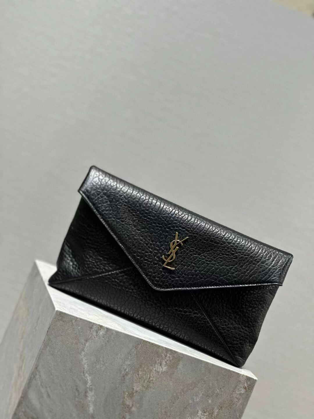 SAINT LAUREN CASSANDRE LARGE ENVELOPE POUCH IN LAMBSKIN 778181 BLACK SAINT LAUREN CASSANDRE LARGE ENVELOPE POUCH IN LAMBSKIN 778181 BLACK