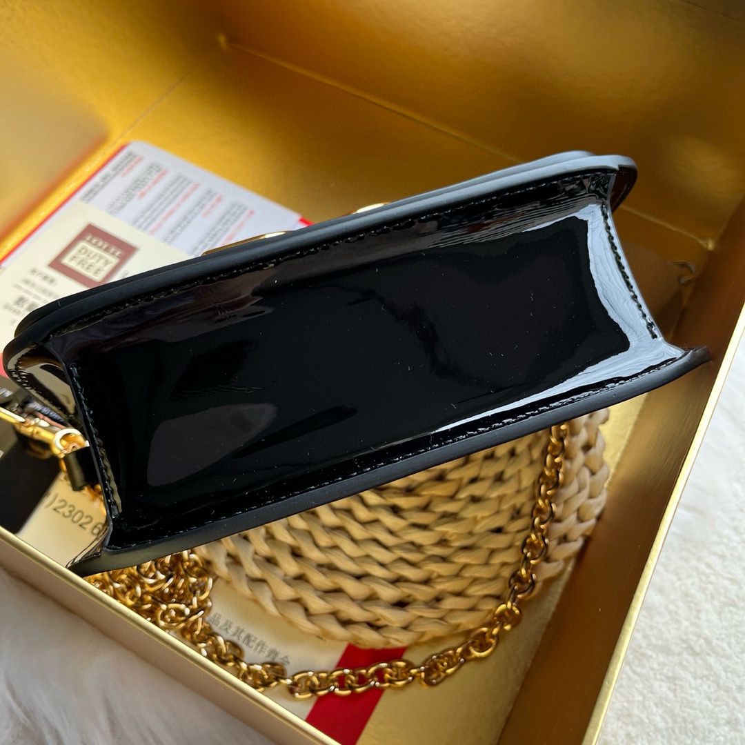 Dolce & Gabbana Patent leather Shoulder Bag DG9113 Black