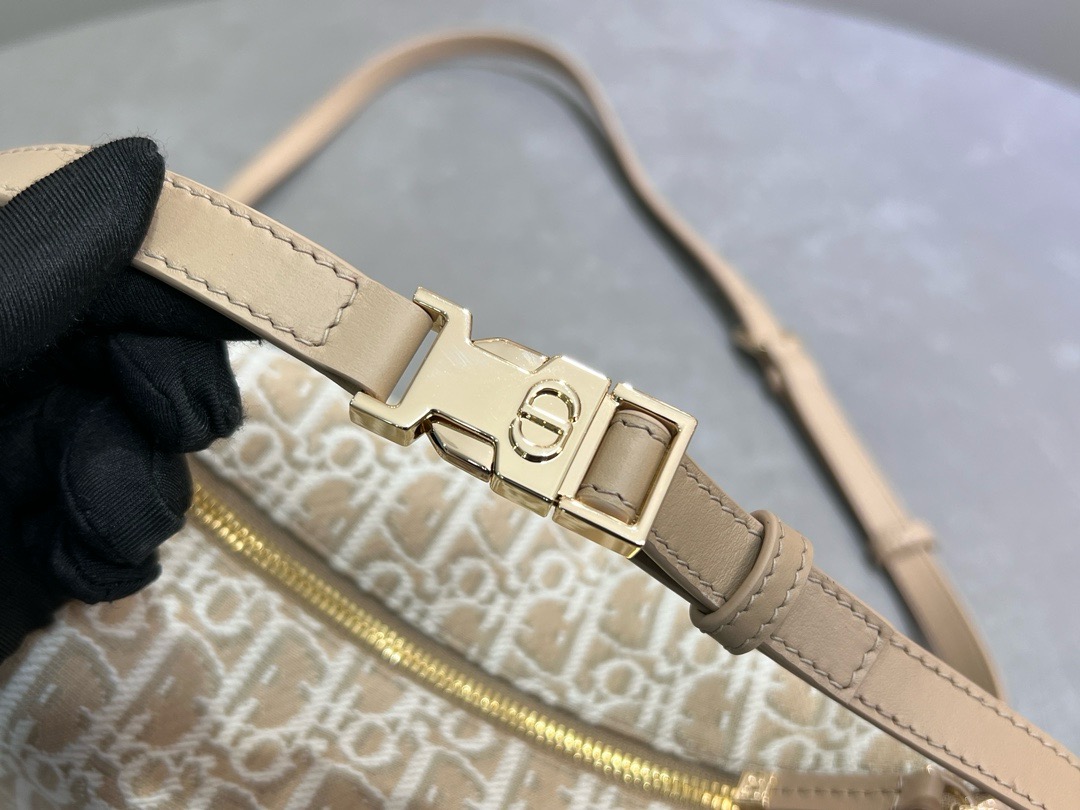 MEDIUM DIORTRAVEL NOMAD POUCH Oblique Jacquard S5554O Natural