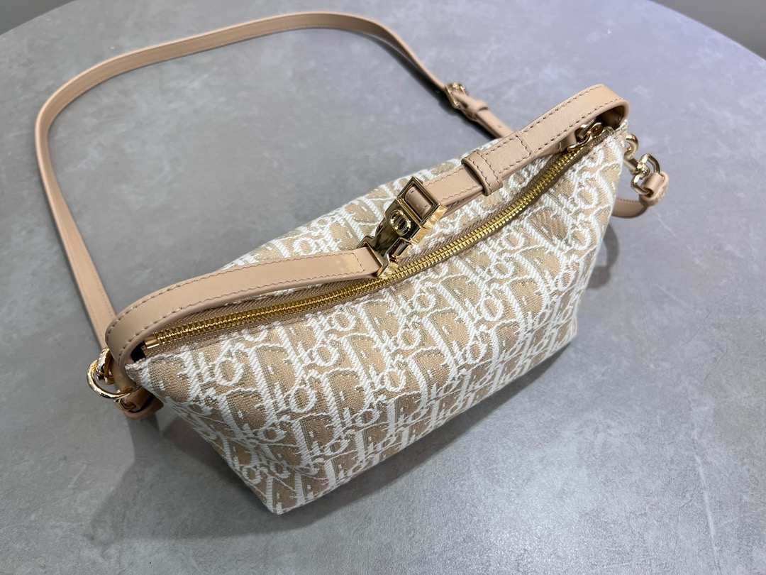 MEDIUM DIORTRAVEL NOMAD POUCH Oblique Jacquard S5554O Natural