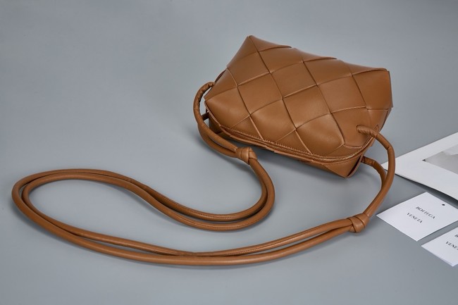 Bottega Veneta Intrecciato Concert Pouch D794258 brown