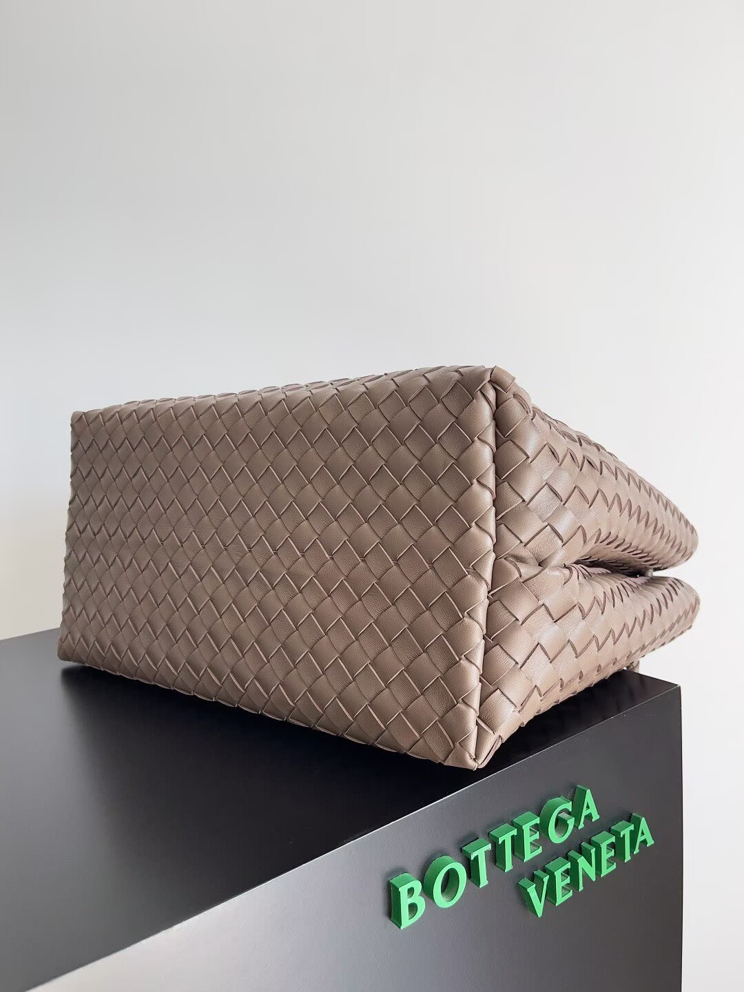 Bottega Veneta Andiamo Pepites Original Leather Large Bag 743575 Brown