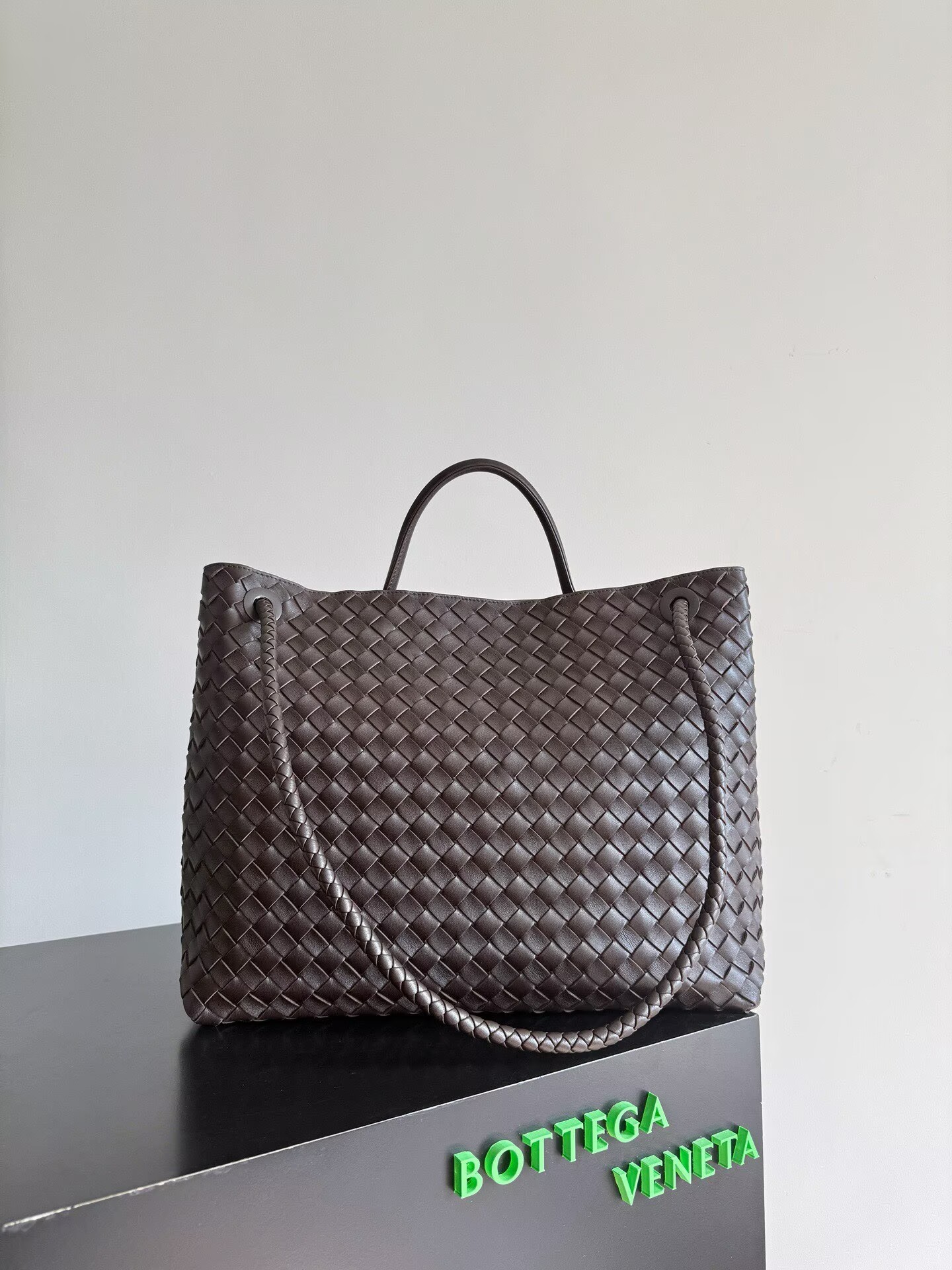 Bottega Veneta Andiamo Pepites Original Leather Large Bag 743575 Fondant