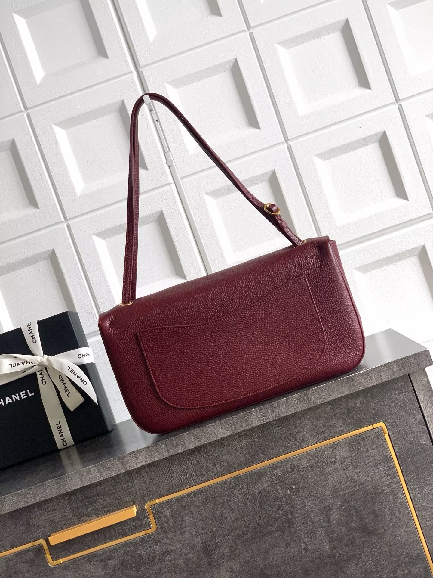 Chanel SPRING SUMMER 2026 MAXI FLAP BAG Grained Calfskin & Gold-Tone Metal AS6231 Burgundy