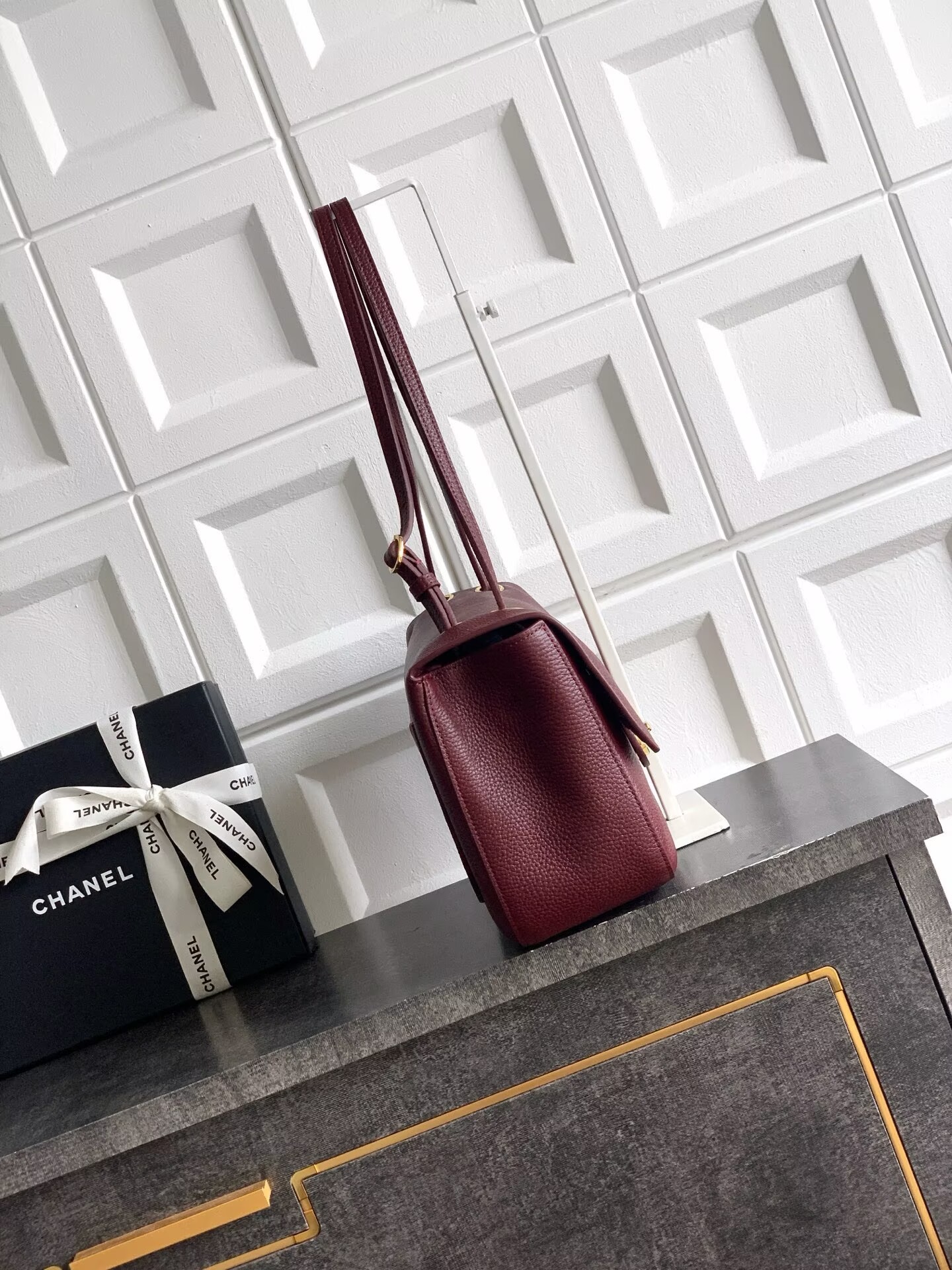 Chanel SPRING SUMMER 2026 MAXI FLAP BAG Grained Calfskin & Gold-Tone Metal AS6231 Burgundy