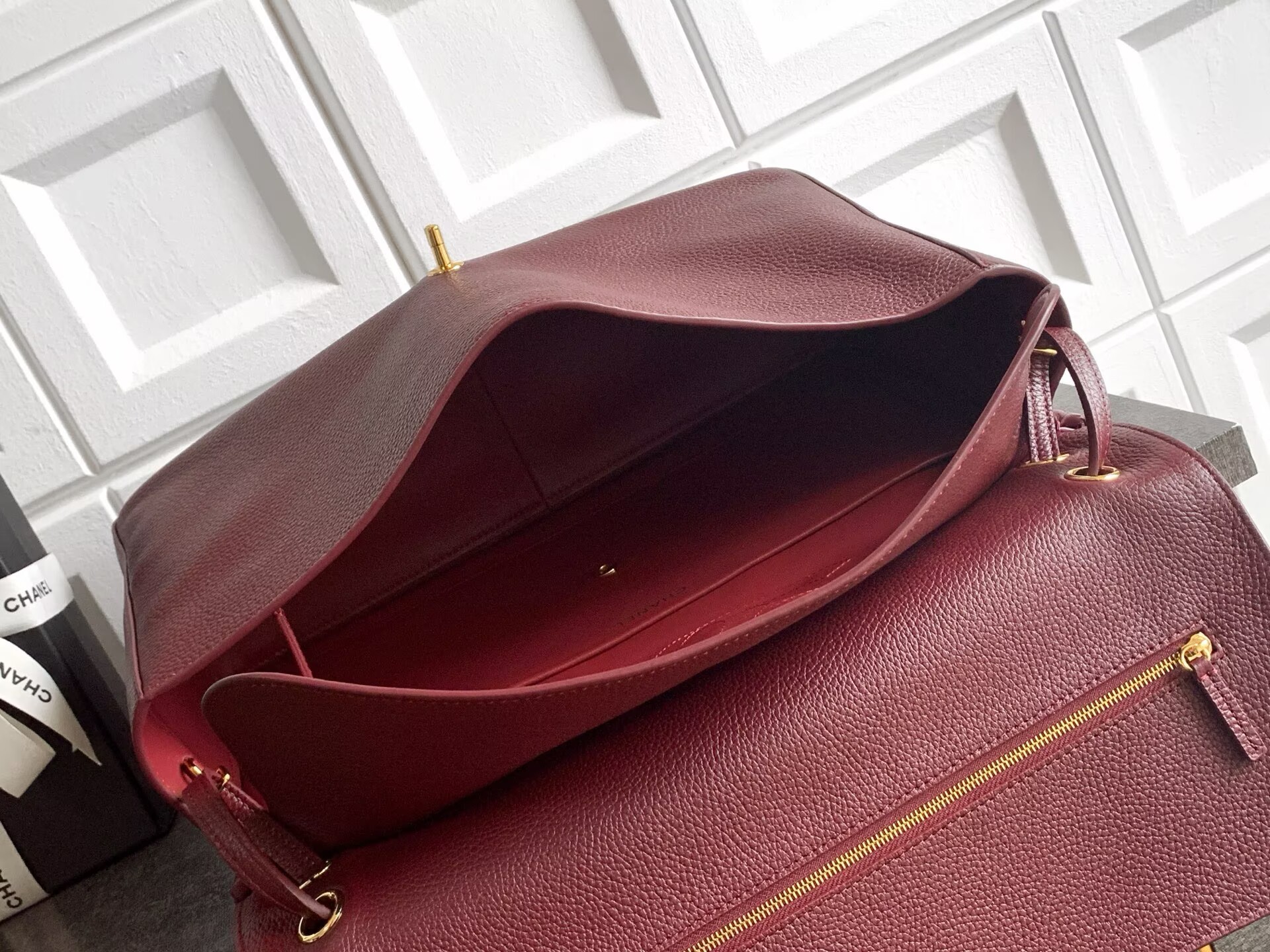 Chanel SPRING SUMMER 2026 MAXI FLAP BAG Grained Calfskin & Gold-Tone Metal AS6233 Burgundy