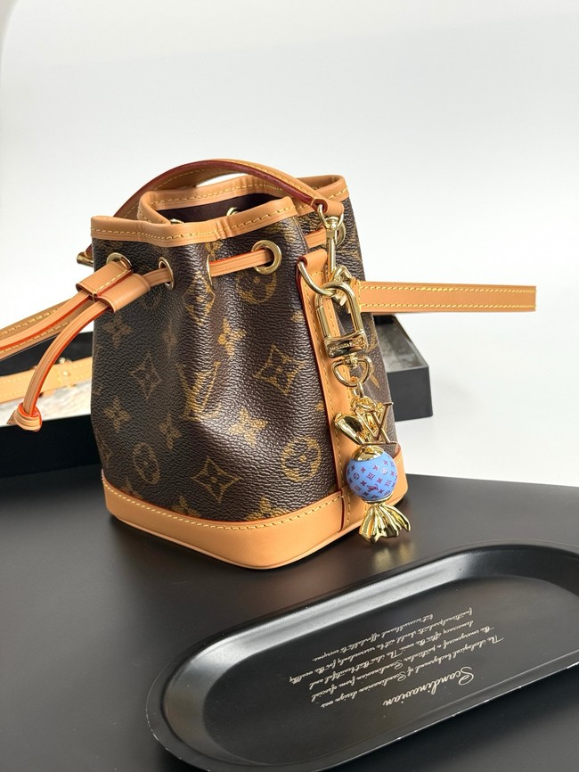 Louis Vuitton Charm M04053-9