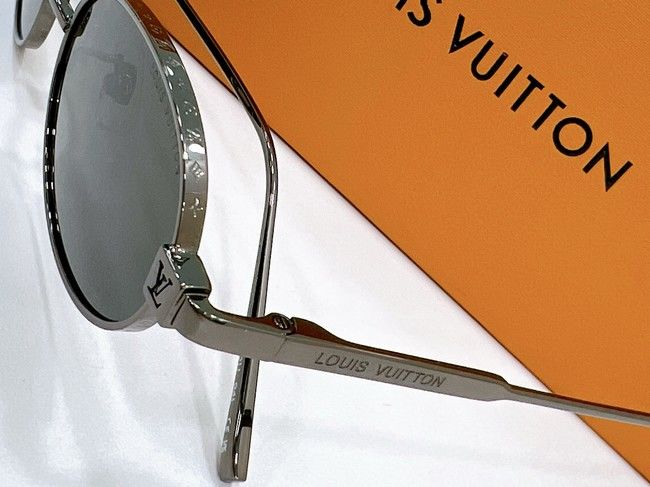Louis Vuitton Sunglasses LVS000035