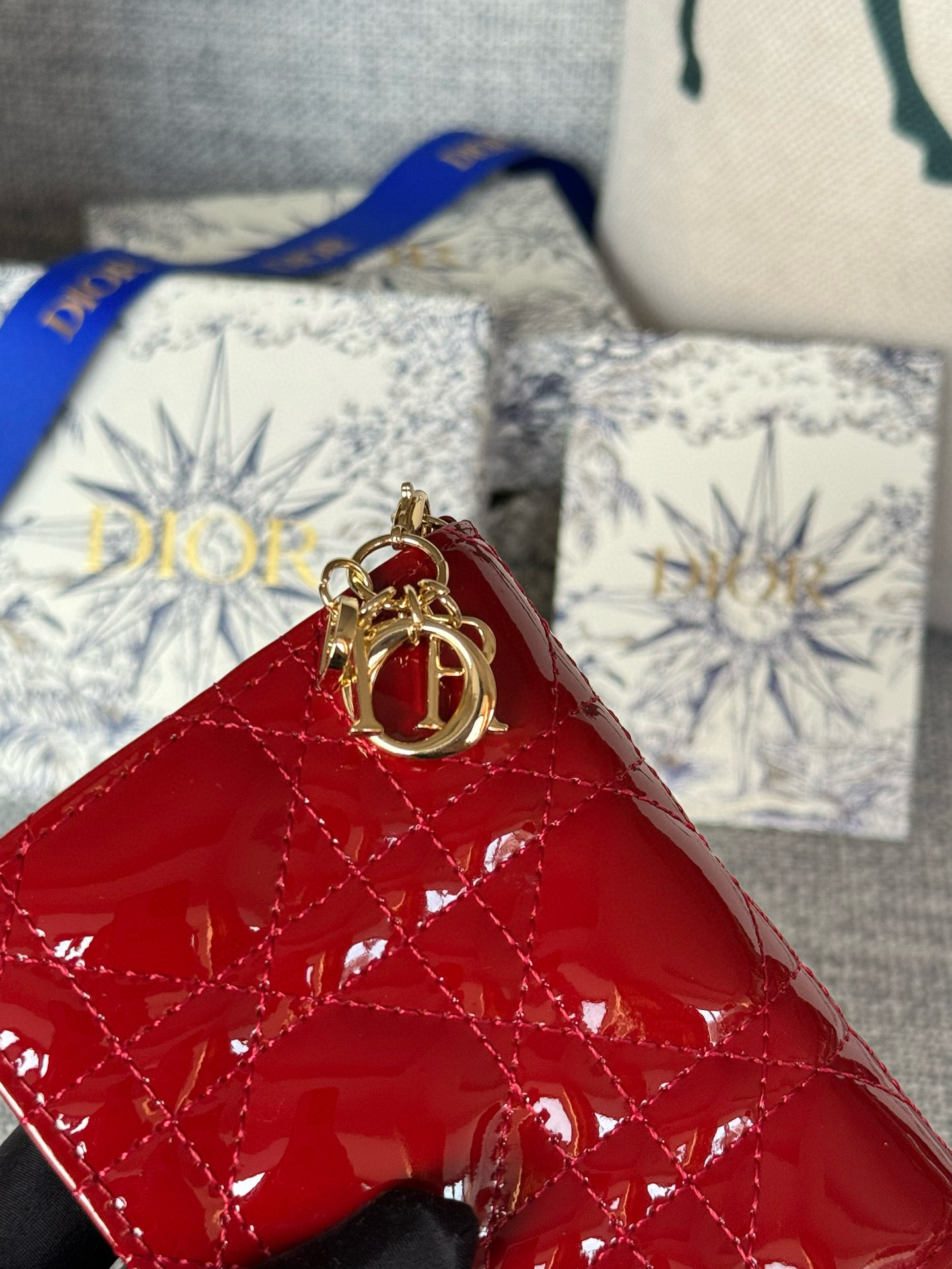 Mini lady Dior gardenia wallet Cherry red Patent Cannage Calfskin D50910 Mini lady Dior gardenia wallet Cherry red Patent Cannage Calfskin D50910